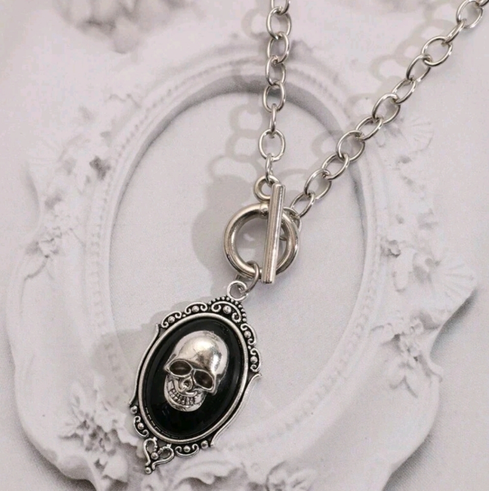Cameo skull toggle necklace
